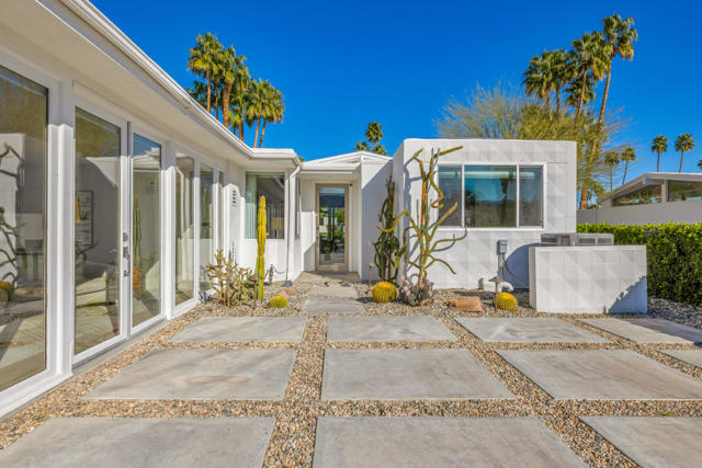 246 E Avenida Granada, Palm Springs, CA 92264