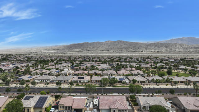 41153 Danforth Court, Indio CA: https://media.crmls.org/mediaz/91965ec3-2214-44b8-8a6a-4cd97a5ee41e.jpg