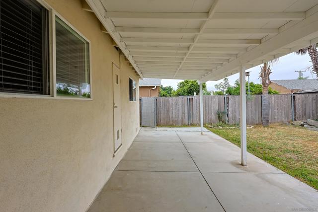 819 Daisy St, Escondido CA: https://media.crmls.org/mediaz/91966964-8a68-4eac-9037-aa2066dbd61b.jpg