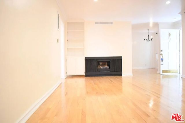 1119 22nd Street, Santa Monica CA: https://media.crmls.org/mediaz/91969c97-2143-4126-b213-59d348456efb.jpg