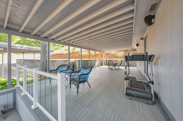 12340 Lakeshore Drive, Clearlake CA: https://media.crmls.org/mediaz/9196e4eb-a384-4a46-b5ef-0606e402a5f1.jpg