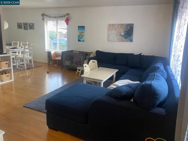 2081 Olivera Rd, Concord CA: https://media.crmls.org/mediaz/9196e8b2-3e49-49bf-95f6-fc8801c71523.jpg
