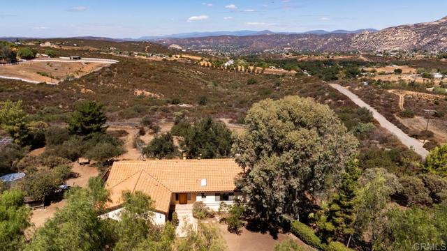 25082 Four Corners Road, Ramona CA: https://media.crmls.org/mediaz/9197534b-a4a8-4160-b96f-b461f1d4176f.jpg