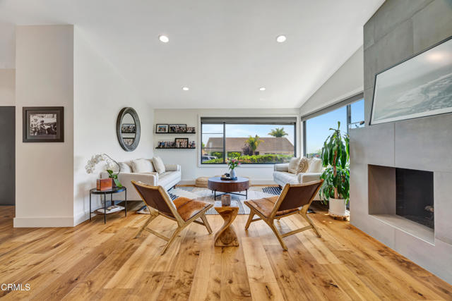 1136 Horizon Drive, Ventura CA: https://media.crmls.org/mediaz/91975b38-595a-4bf0-bbe8-8950a449cfa7.jpg