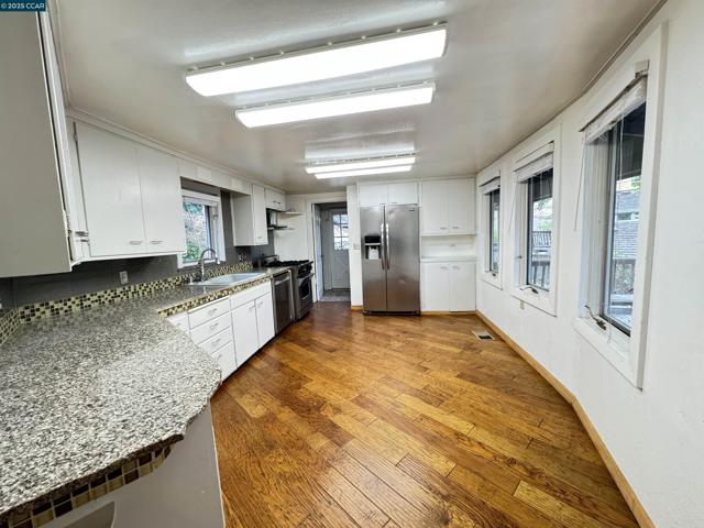 1139 Sierra Vista Way, Lafayette CA: https://media.crmls.org/mediaz/9198cd0b-4f56-4c5d-b5d8-b09255e9d14b.jpg