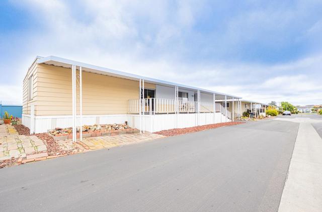 150 Kern Street, Salinas CA: https://media.crmls.org/mediaz/9199433c-8bb6-4f86-ad02-0a60cd14eadb.jpg