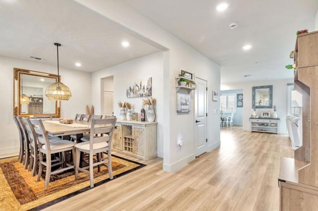 172 Vienna Way, Hollister CA: https://media.crmls.org/mediaz/91995611-5c7f-428d-b001-c9e5dcd5f33f.jpg