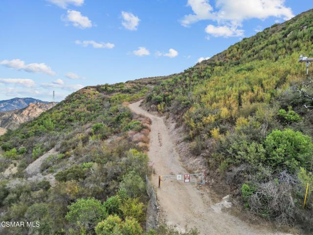 1561 Lookout Drive, Agoura Hills CA: https://media.crmls.org/mediaz/91996f5a-4ec3-4af2-828f-4c79a2587254.jpg