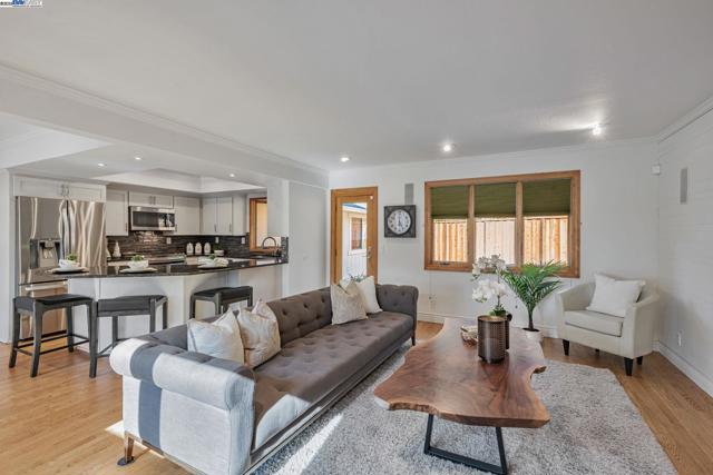 324 Merrilee Place, Danville CA: https://media.crmls.org/mediaz/919a3037-a42e-4b13-a518-4726a52170aa.jpg