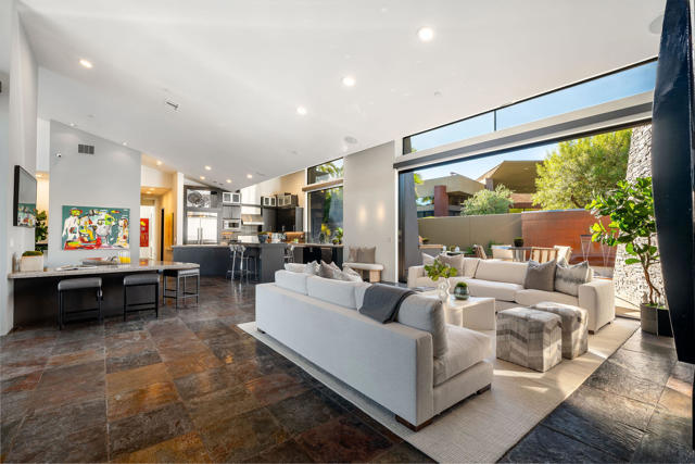 335 Patel Place, Palm Springs CA: https://media.crmls.org/mediaz/919a4a23-7a3f-4052-940f-b83af3793bad.jpg