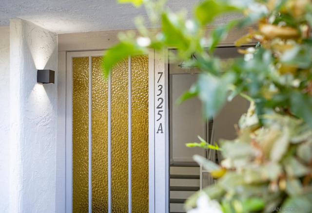 7325 Alicante Rd, Carlsbad CA: https://media.crmls.org/mediaz/919a4e74-5f43-44d9-8299-707da84175d7.jpg