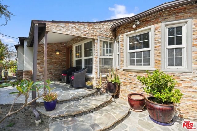 5324 Irvine Avenue, Valley Village CA: https://media.crmls.org/mediaz/919a8cd4-fb68-4364-82ed-a0cef075ffe5.jpg