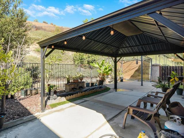 460 Chardonnay Court, San Marcos CA: https://media.crmls.org/mediaz/919a8dfe-93b4-4e9c-810a-1f2573767e89.jpg