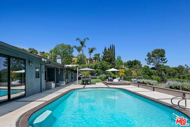 17237 Quesan Place, Encino CA: https://media.crmls.org/mediaz/919b3e7c-ddd9-4067-ba6d-43ce17fdc3f6.jpg