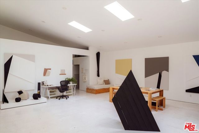 3746 Randolph Avenue, Los Angeles CA: https://media.crmls.org/mediaz/919b561b-b305-48f2-a1e2-b3ab0101fba2.jpg