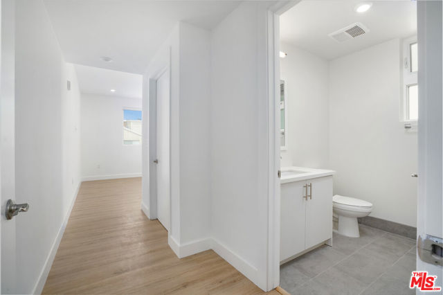 1832 S Barrington Avenue, Los Angeles CA: https://media.crmls.org/mediaz/919b9d0e-63be-4a85-ad44-bf3df457c6f4.jpg