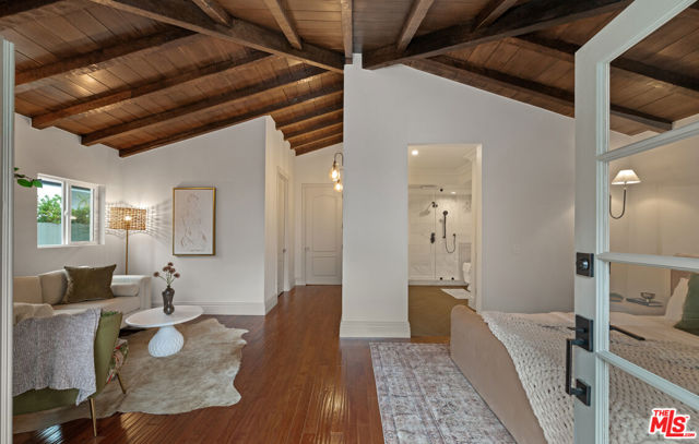 515 N Crescent Heights Boulevard, Los Angeles CA: https://media.crmls.org/mediaz/919c12aa-452c-49df-98c4-b46f17012397.jpg