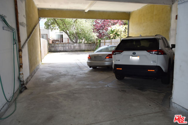 437 29th Street, San Francisco CA: https://media.crmls.org/mediaz/919c1ba2-44b2-47d9-9164-3f981b259c0b.jpg