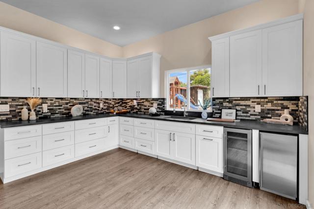 3872 Coronado Ave, San Diego CA: https://media.crmls.org/mediaz/919c8879-2983-4ebf-a946-64b3a91058d5.jpg