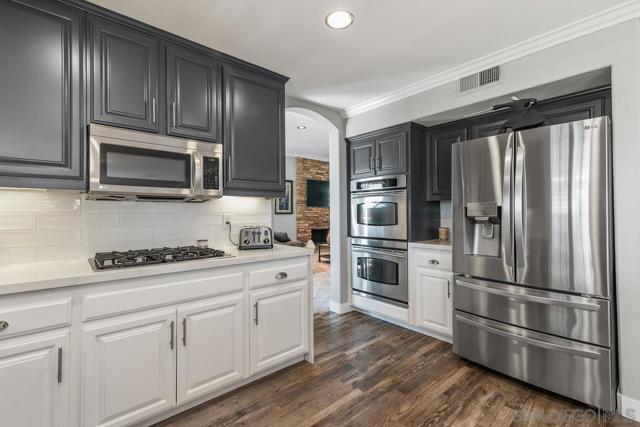 1712 Horizon Heights Cir, El Cajon CA: https://media.crmls.org/mediaz/919ccdc8-3b44-4cc4-b05e-18e213bdfa50.jpg