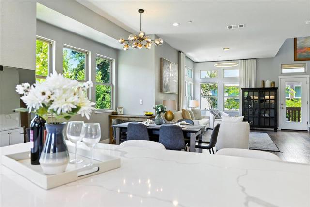 324 Cherokee Loop, Mountain View CA: https://media.crmls.org/mediaz/919cfe1e-7fe3-4810-997c-146b4bf9c7cc.jpg