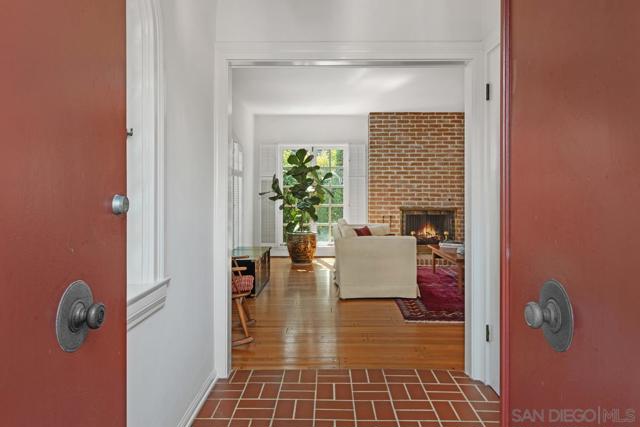 3419 Freeman St, San Diego CA: https://media.crmls.org/mediaz/919e331e-e782-4893-ab83-18982303c89e.jpg