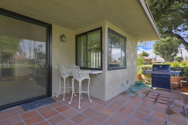 17 La Cerra Circle, Rancho Mirage CA: https://media.crmls.org/mediaz/919e3a9b-7064-42fa-9872-aa436249cbf8.jpg