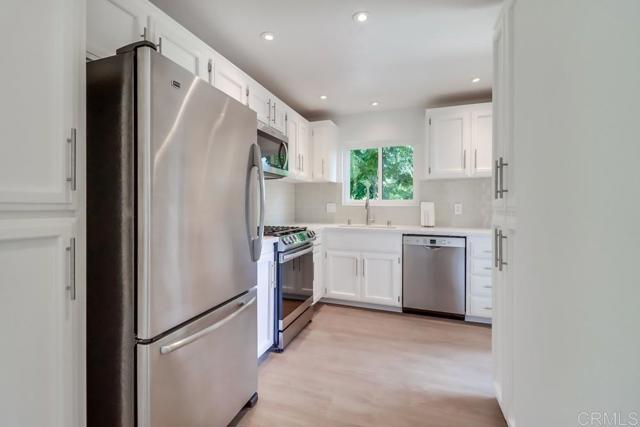 Detail Gallery Image 12 of 42 For 6055 Cirrus St, San Diego,  CA 92110 - 2 Beds | 2 Baths