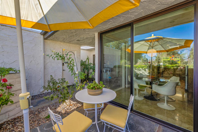 2327 Casitas Way, Palm Springs, CA 92264