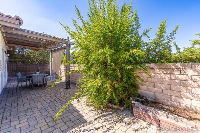 2412 Teaberry Glen, Escondido CA: https://media.crmls.org/mediaz/919ecc07-02ed-40c4-9597-0023997ce7dd.jpg