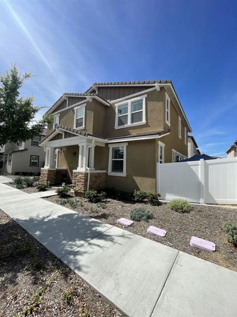 Detail Gallery Image 2 of 2 For 40395 Birchfield Dr, Temecula,  CA 92591 - 4 Beds | 3 Baths