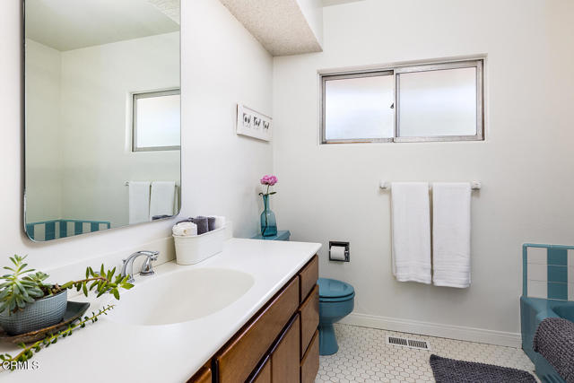 304 Mesa Lila Road, Glendale CA: https://media.crmls.org/mediaz/919f5c5b-57d6-4e99-b086-d120eee1807f.jpg