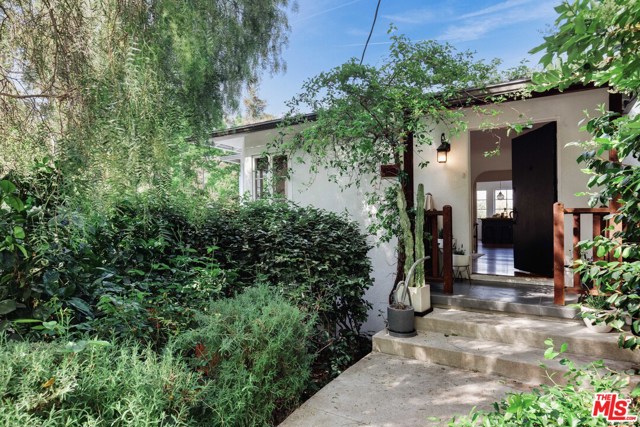 8826 Lookout Mountain Ave, Los Angeles, CA 90046