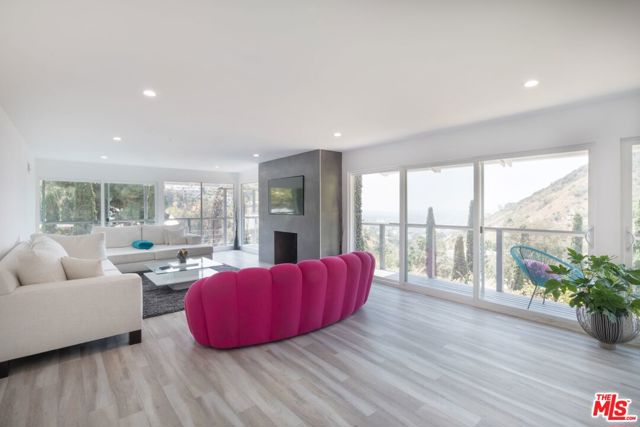 7183 Chelan Way, Los Angeles, CA 90068