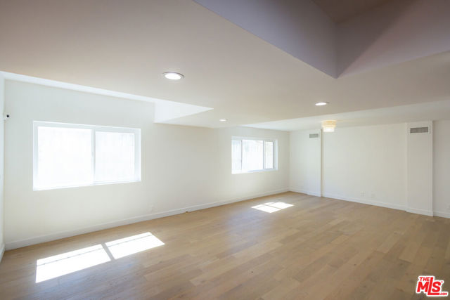 21329 Mulholland Drive, Woodland Hills CA: https://media.crmls.org/mediaz/91a0bb1d-258b-400a-8365-ed678ca6177b.jpg