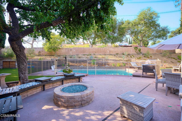 26007 Philrich Circle, Calabasas CA: https://media.crmls.org/mediaz/91a1473e-4cbc-495d-8ff0-e7fd76e1363d.jpg