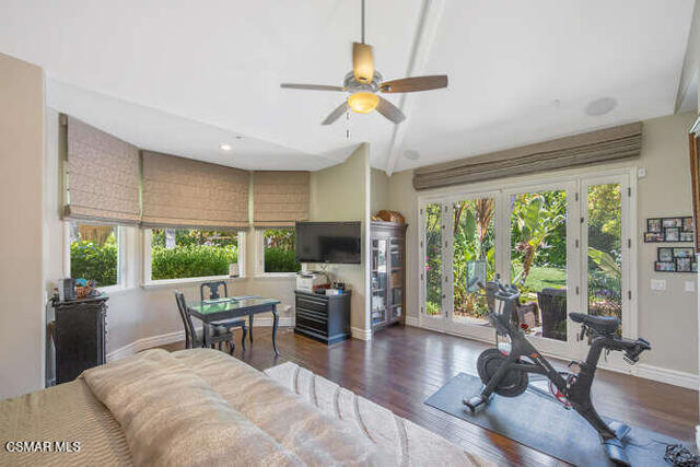 421 Whitegate Road, Thousand Oaks CA: https://media.crmls.org/mediaz/91a175c2-0c22-4d7c-a1a3-e58bb728342b.jpg