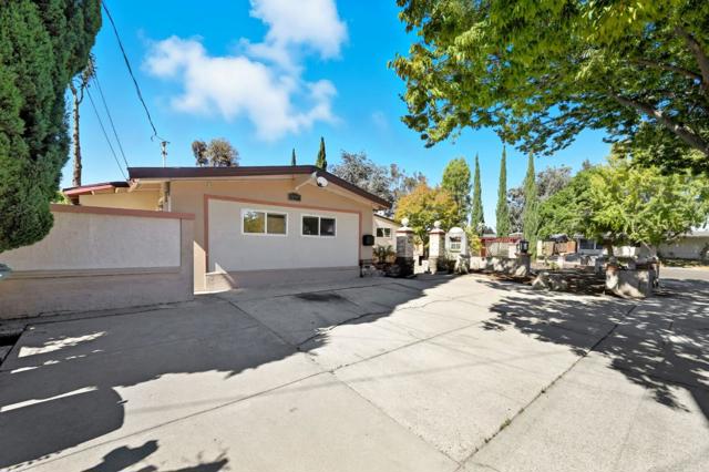 1199 Blazingwood Drive, Sunnyvale CA: https://media.crmls.org/mediaz/91a1951b-5440-4c90-a683-5961ac1db07e.jpg