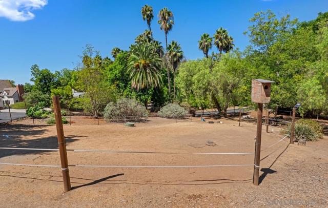 4744 Resmar Rd, La Mesa CA: https://media.crmls.org/mediaz/91a19d5d-4fe8-4fa4-af04-cd3f2800f697.jpg