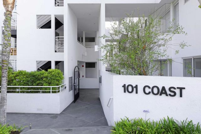 101 Coast Boulevard, La Jolla CA: https://media.crmls.org/mediaz/91a26211-f29a-44a2-a9f4-fe3f2c827db3.jpg