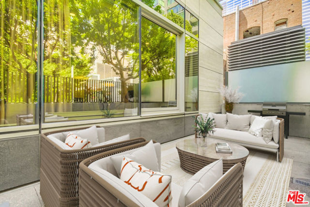 1155 S Grand Avenue, Los Angeles CA: https://media.crmls.org/mediaz/91a2c4c4-103a-4dc9-be3d-7472a587fea5.jpg