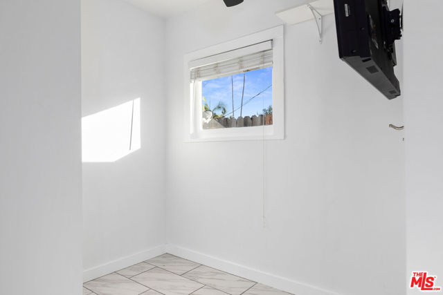 912 Victoria Avenue photo 36