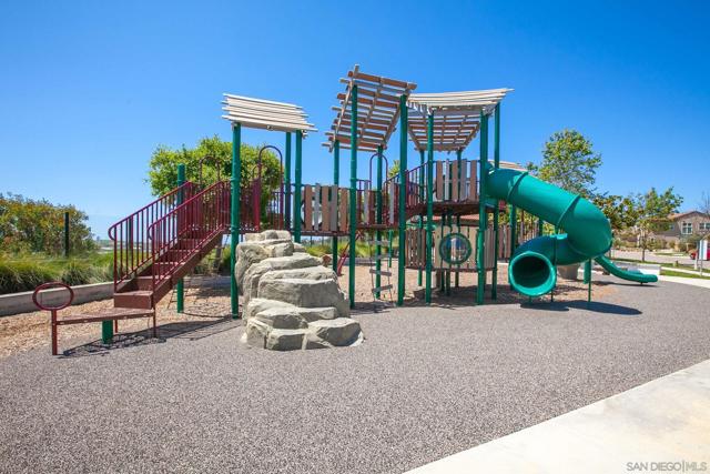 4719 Crespi Ct, Carlsbad CA: https://media.crmls.org/mediaz/91a3e9e6-a3ee-43ea-a36a-6f9d997d89fd.jpg