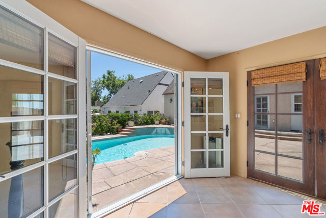 2310 Santa Anita Avenue, Altadena CA: https://media.crmls.org/mediaz/91a40574-0d8a-4c42-907d-79036405fcd3.jpg