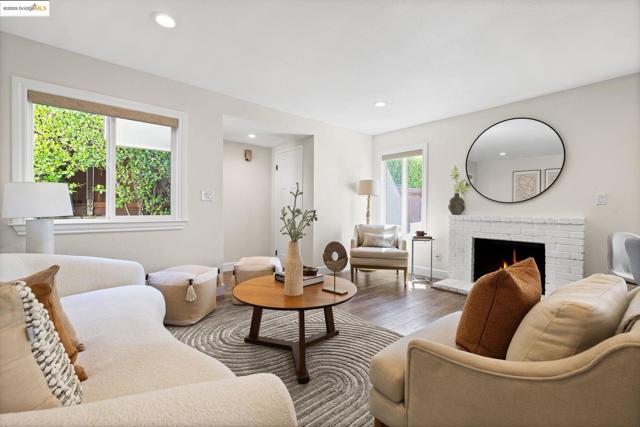 1515 Schenone Ct, Concord CA: https://media.crmls.org/mediaz/91a409a2-2648-4e9e-9858-8a5e7bedc51c.jpg