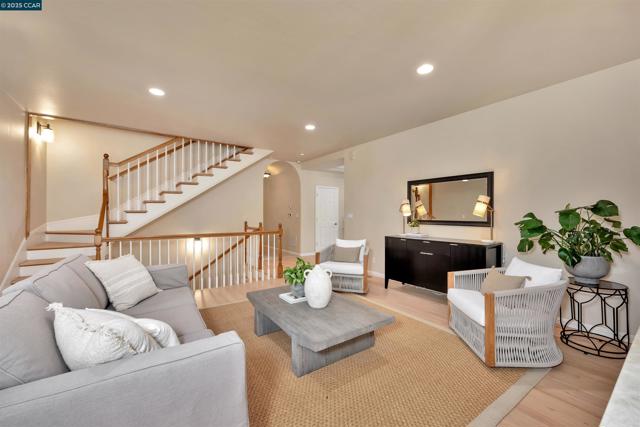 48 Sterling Way, Lafayette CA: https://media.crmls.org/mediaz/91a42b49-d245-4901-ba92-ad088c891d47.jpg