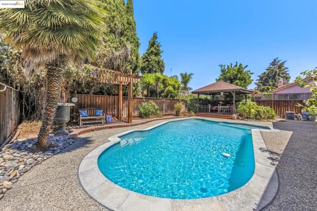 4943 Rice DR, San Jose CA: https://media.crmls.org/mediaz/91a495a2-7118-496a-b37f-e1d93b267fa8.jpg