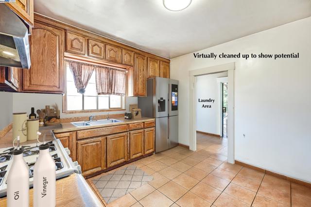 2309 High St, Oakland CA: https://media.crmls.org/mediaz/91a4ba16-02b8-4d1b-8f5e-fe16bfafbb9d.jpg