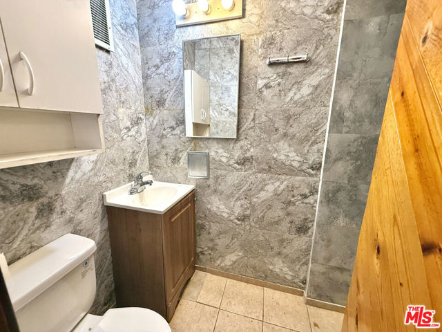 1754 Mandeville Canyon Road, Los Angeles CA: https://media.crmls.org/mediaz/91a4ece1-4e79-4574-9fd0-1521144686c1.jpg