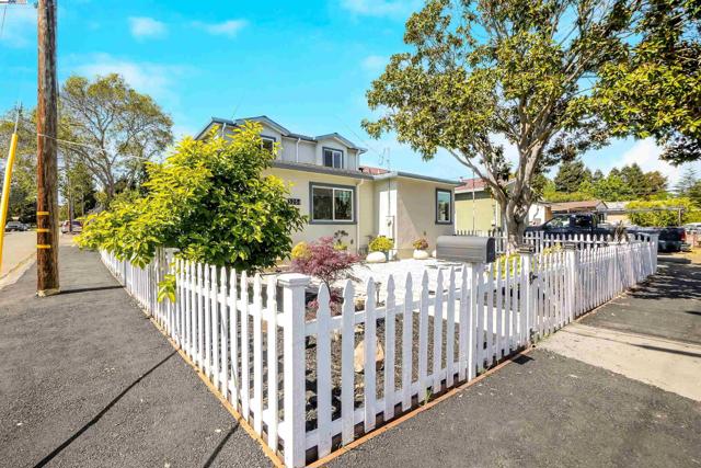 3254 Keith Ave, Castro Valley CA: https://media.crmls.org/mediaz/91a590b6-0b4b-43f5-b712-176b388fe9dc.jpg